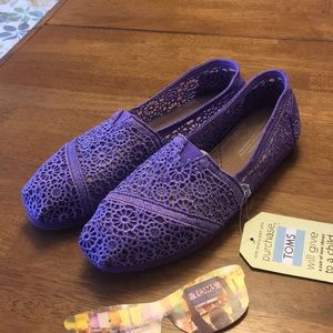 Brand new purple Toms